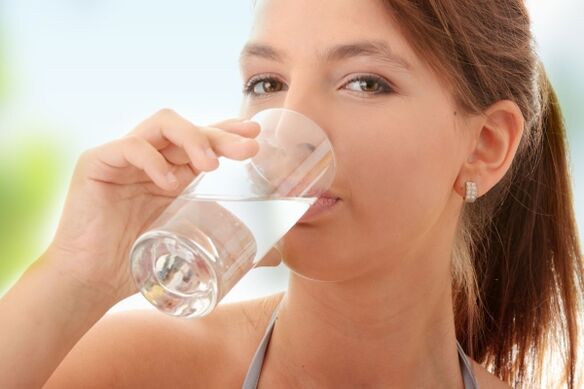 Drinking water helps to lose weight