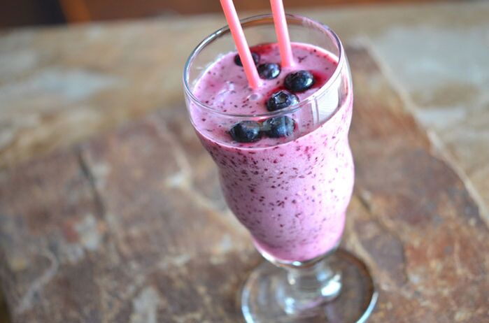 Pear and Blueberry Smoothie-Fruit and Berry Slimming Cocktail