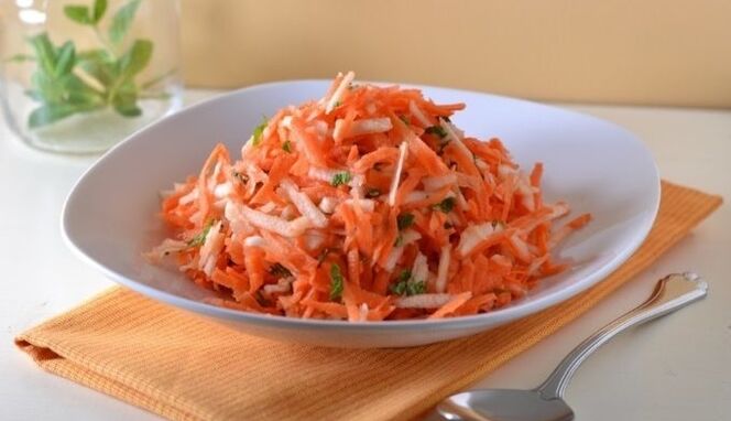 Meal carrot apple salad will provide vitamins to the body of dieters